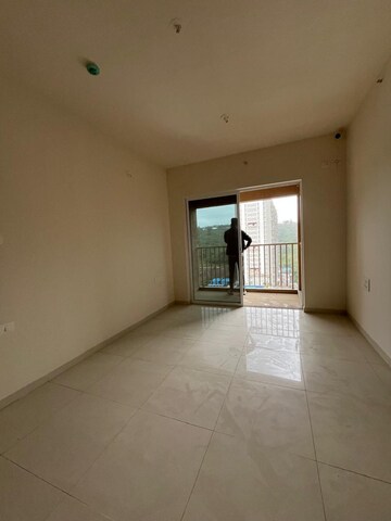 Room in 3 BHK Apartment at Godrej Green Vistas, Mahalunge – for Rent