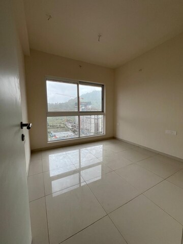 Room in 3 BHK Apartment at Godrej Green Vistas, Mahalunge – for Rent