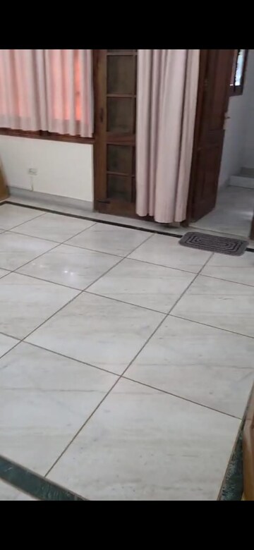 Room in 3 BHK Apartment at Antriksh Golf View, Sector 78 – for Rent