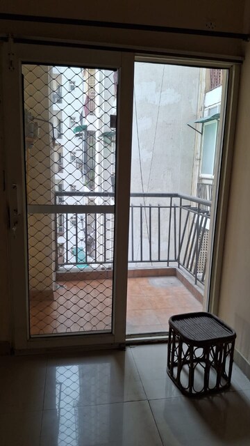 Room in 3 BHK Apartment at Antriksh Golf View, Sector 78 – for Rent