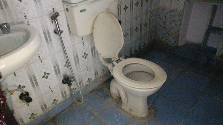 Bathroom, vaishali sector 2 2 Bedroom 995 Sq.Ft. Builder Floor In Vaishali Sector 2 Ghaziabad 9086992