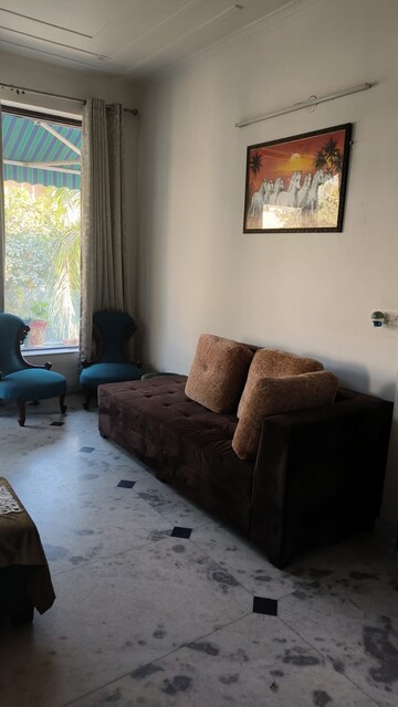 Living Room in 2 BHK Builder Floor at Palam Vihar – for Rent