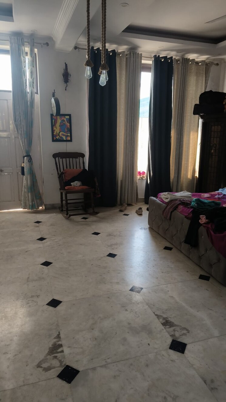  Parking, palam vihar 2 Bedroom 2800 Sq.Ft. Builder Floor In Palam Vihar Gurgaon 9086997