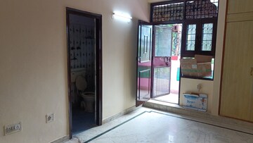Room in 2 BHK Builder Floor at Vaishali Sector 2 – for Rent