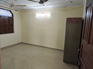 Room in 3 BHK Builder Floor at Palam Vihar – for Rent