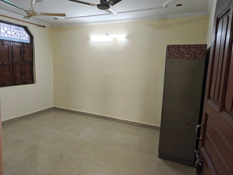 Room, palam vihar 3 Bedroom 3000 Sq.Ft. Builder Floor In Palam Vihar Gurgaon 9087029