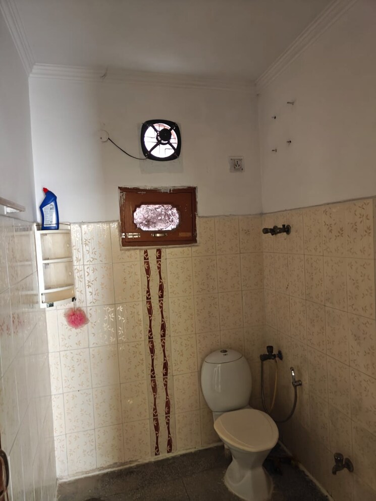 Bathroom, palam vihar 3 Bedroom 3000 Sq.Ft. Builder Floor In Palam Vihar Gurgaon 9087029