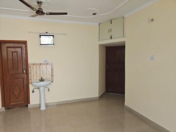 Room in 3 BHK Builder Floor at Palam Vihar – for Rent