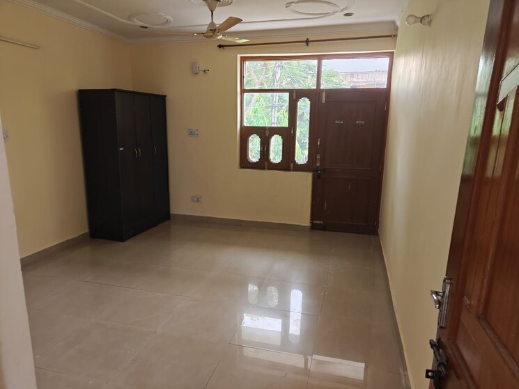 Room, palam vihar 3 Bedroom 3000 Sq.Ft. Builder Floor In Palam Vihar Gurgaon 9087029