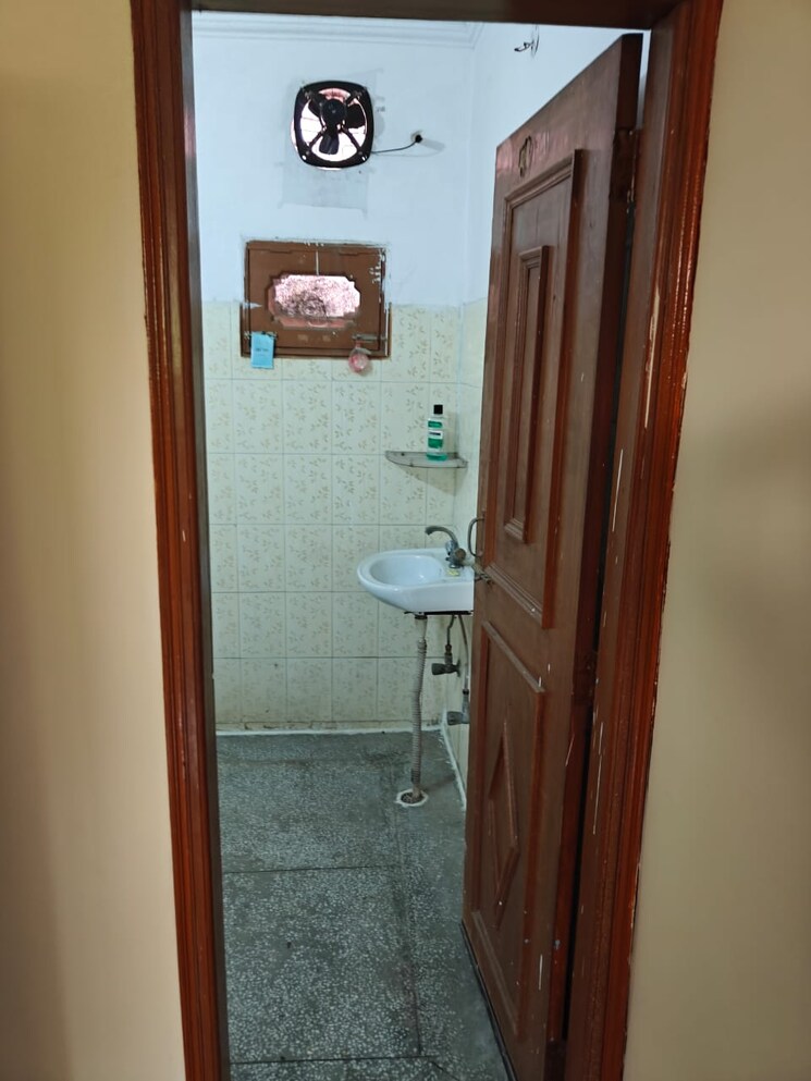 Bathroom, palam vihar 3 Bedroom 3000 Sq.Ft. Builder Floor In Palam Vihar Gurgaon 9087029