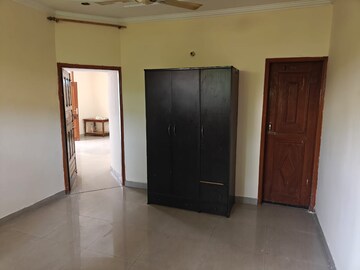 Room in 3 BHK Builder Floor at Palam Vihar – for Rent
