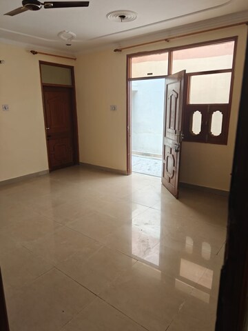 Room in 3 BHK Builder Floor at Palam Vihar – for Rent