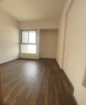 Room in 2 BHK Apartment at Piramal Vaikunth, Balkum Pada – for Sale