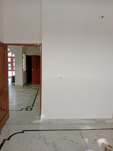Room in 2 BHK Builder Floor at Sector 18 – for Rent
