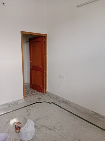 Room in 2 BHK Builder Floor at Sector 18 – for Rent