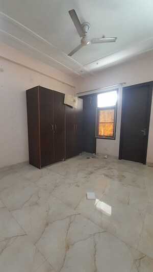 Room in 3 BHK Builder Floor at Sushant Lok 2, Sector 57 – for Sale