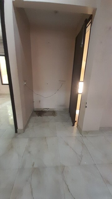 Building Lobby in 3 BHK Builder Floor at Sushant Lok 2, Sector 57 – for Sale