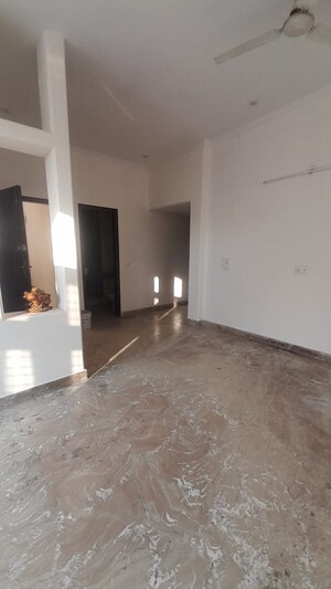 Room in 3 BHK Builder Floor at Sushant Lok 2, Sector 57 – for Sale