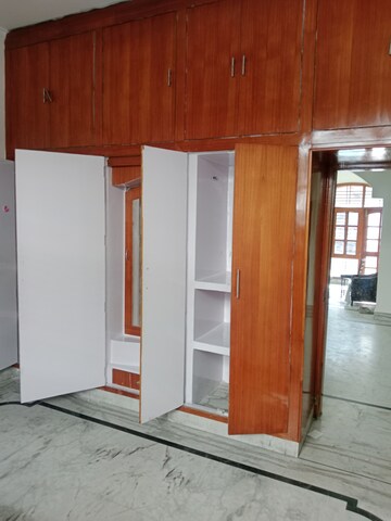 Room in 2 BHK Builder Floor at Sector 18 – for Rent