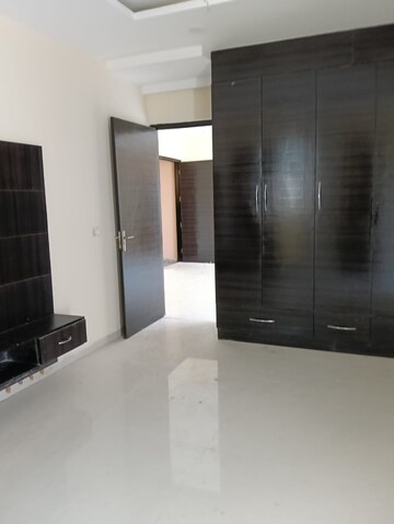 Room in 3 BHK Apartment at Pir Machalla – for Sale