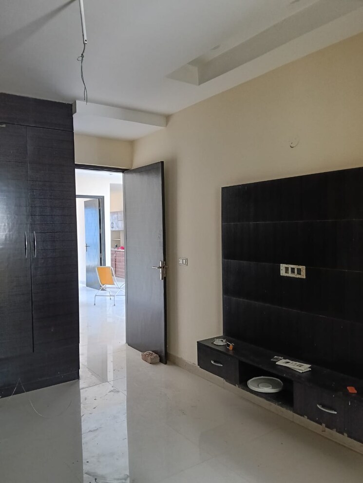 Room, pir machalla 3 Bedroom 1350 Sq.Ft. Apartment In Pir Machalla Zirakpur 9087115