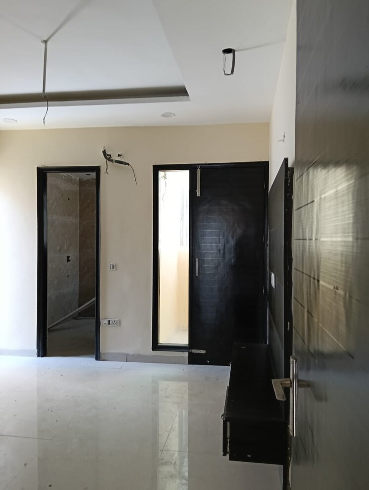 Room, pir machalla 3 Bedroom 1350 Sq.Ft. Apartment In Pir Machalla Zirakpur 9087115