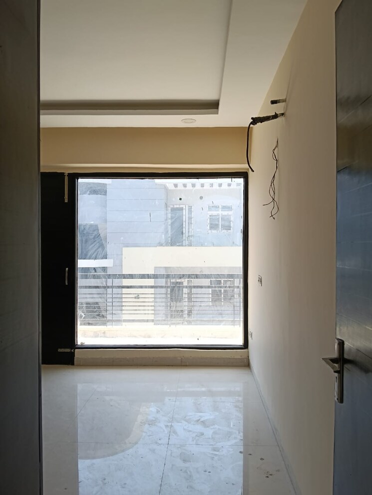 Room, pir machalla 3 Bedroom 1350 Sq.Ft. Apartment In Pir Machalla Zirakpur 9087115