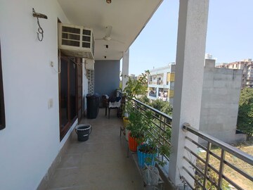 Building Lobby in 3 BHK Builder Floor at Sushant Lok 2, Sector 57 – for Sale