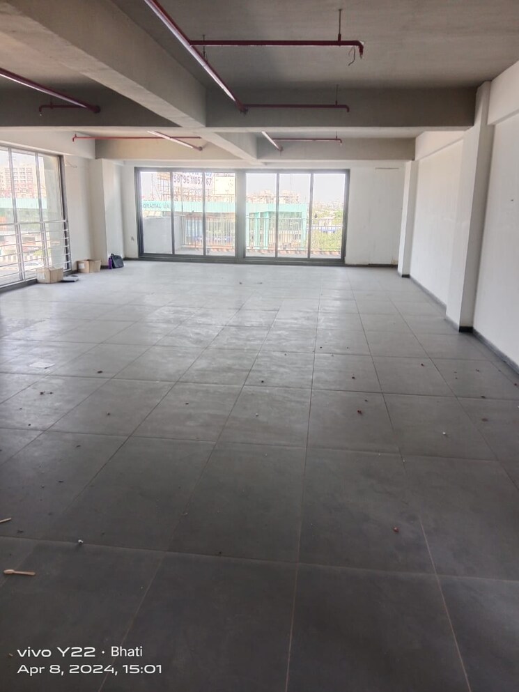 Room, sola Commercial Office Space 2922 Sq.Ft. In Sola Ahmedabad 9087137