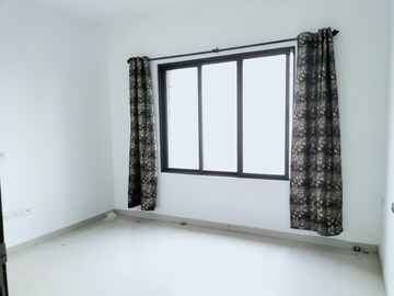 Room in 1 BHK Apartment at Lalani Grandeur, Goregaon East – for Rent