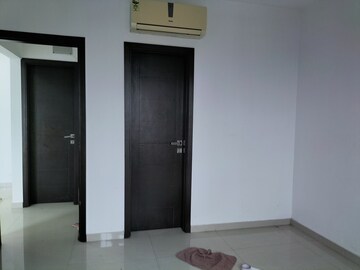 Room in 1 BHK Apartment at Lalani Grandeur, Goregaon East – for Rent