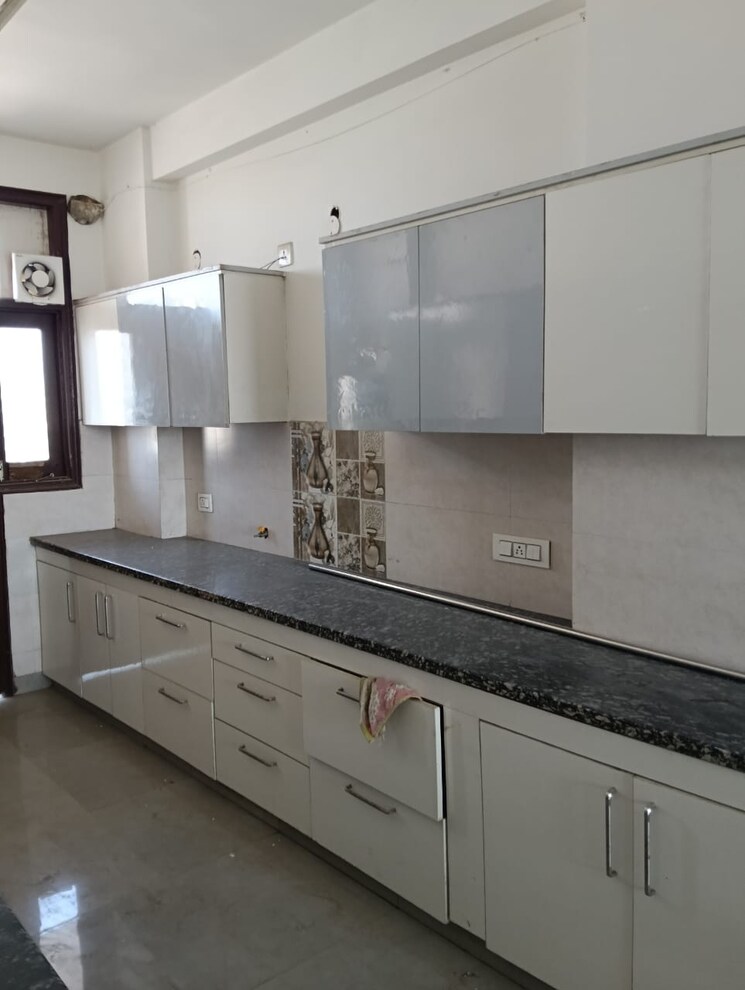 Kitchen, pir machalla 3 Bedroom 2200 Sq.Ft. Apartment In Pir Machalla Zirakpur 9087156