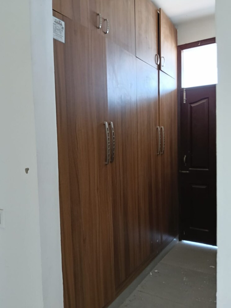 Room, pir machalla 3 Bedroom 2200 Sq.Ft. Apartment In Pir Machalla Zirakpur 9087156