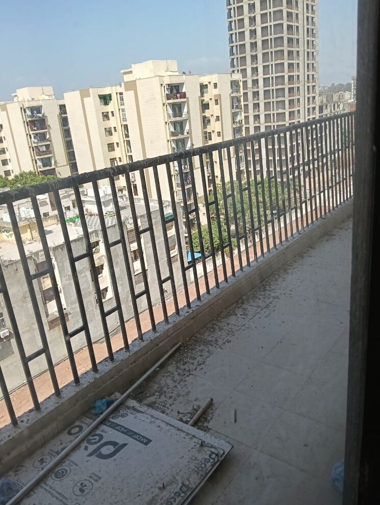 Balcony, pir machalla 3 Bedroom 2200 Sq.Ft. Apartment In Pir Machalla Zirakpur 9087156