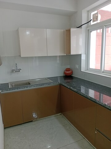 Kitchen in 2.5 BHK Apartment at Sector 40 – for Rent
