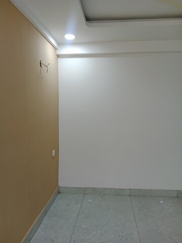 Room in 2.5 BHK Apartment at Sector 40 – for Rent