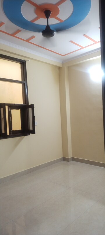 Room in 2 BHK Builder Floor at Mayur Vihar Phase 1 – for Rent