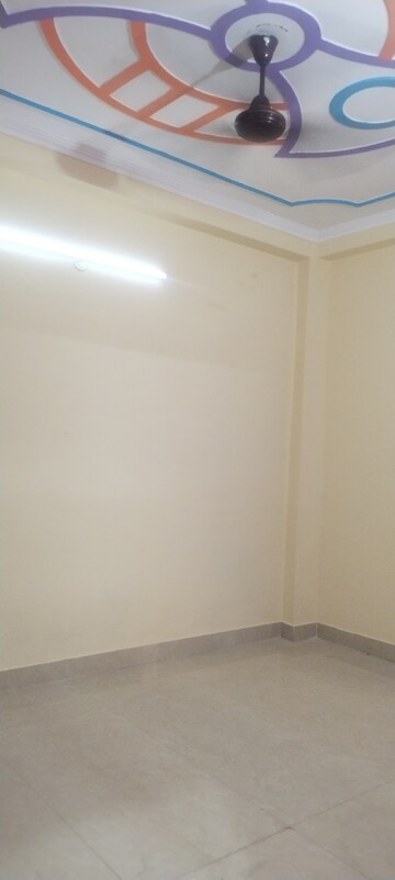 Room in 2 BHK Builder Floor at Mayur Vihar Phase 1 – for Rent