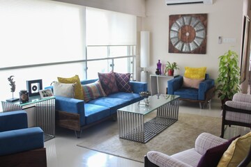 Living Room in 3 BHK Apartment at Sea Garden View, Santacruz West – for Rent