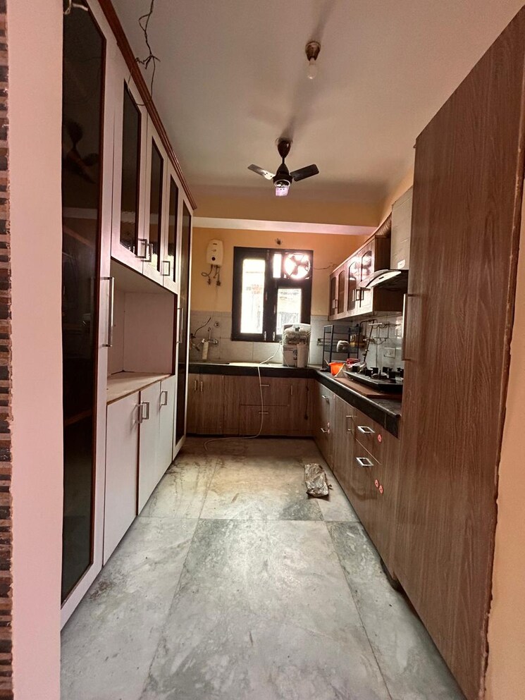 Kitchen, chattarpur 3 Bedroom 1350 Sq.Ft. Builder Floor In Chattarpur Delhi 9087275