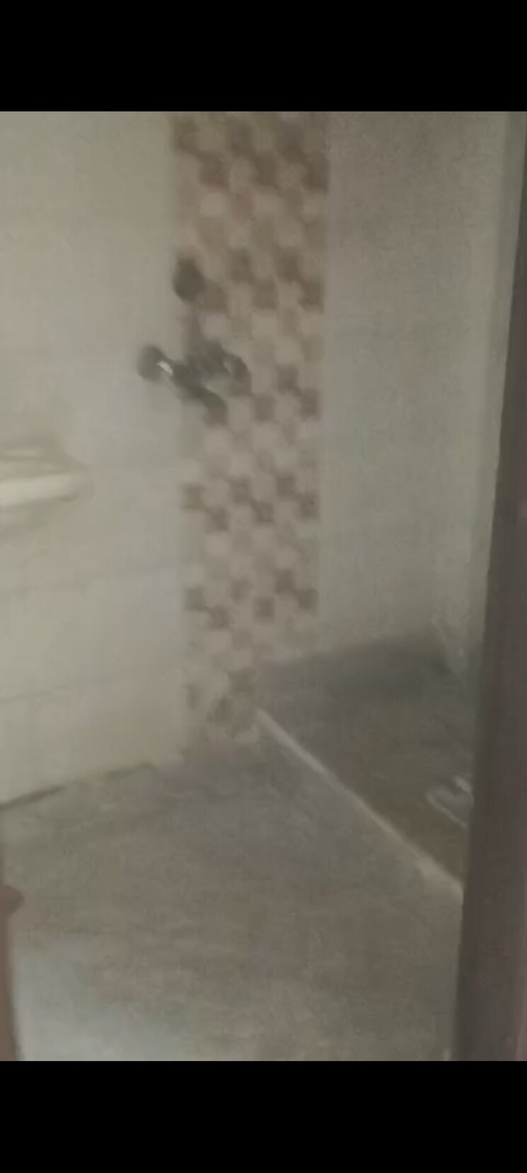 Bathroom, laxmi nagar 3 Bedroom 70 Sq.Yd. Builder Floor In Laxmi Nagar Delhi 9087427
