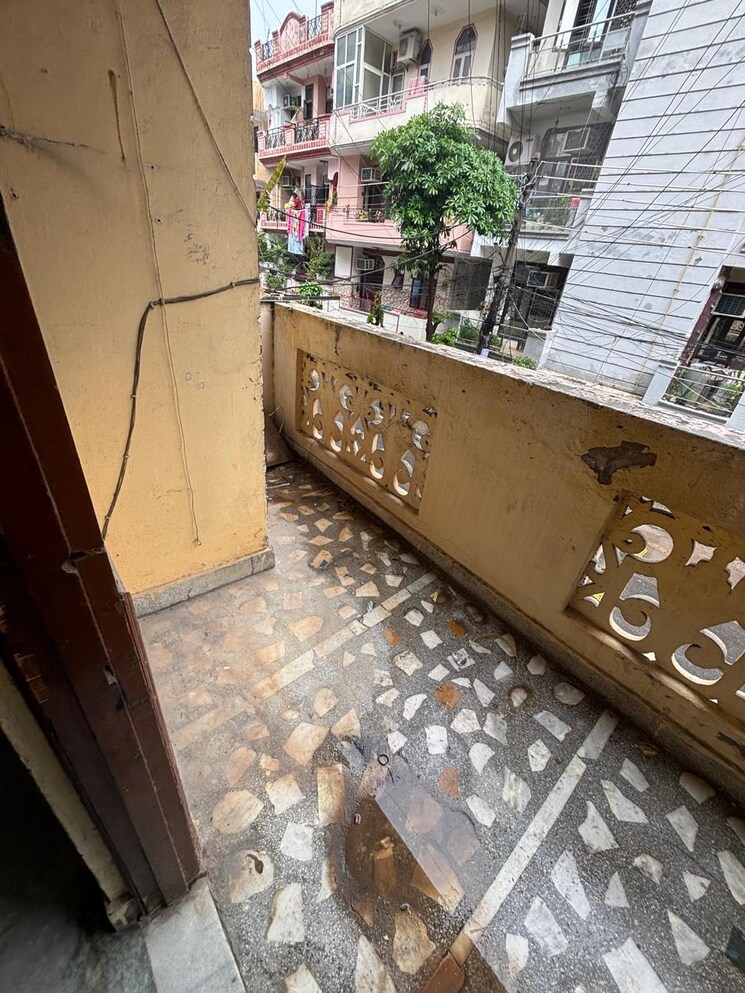 Balcony, vaishali sector 5 1 Bedroom 550 Sq.Ft. Builder Floor In Vaishali Sector 5 Ghaziabad 9087326