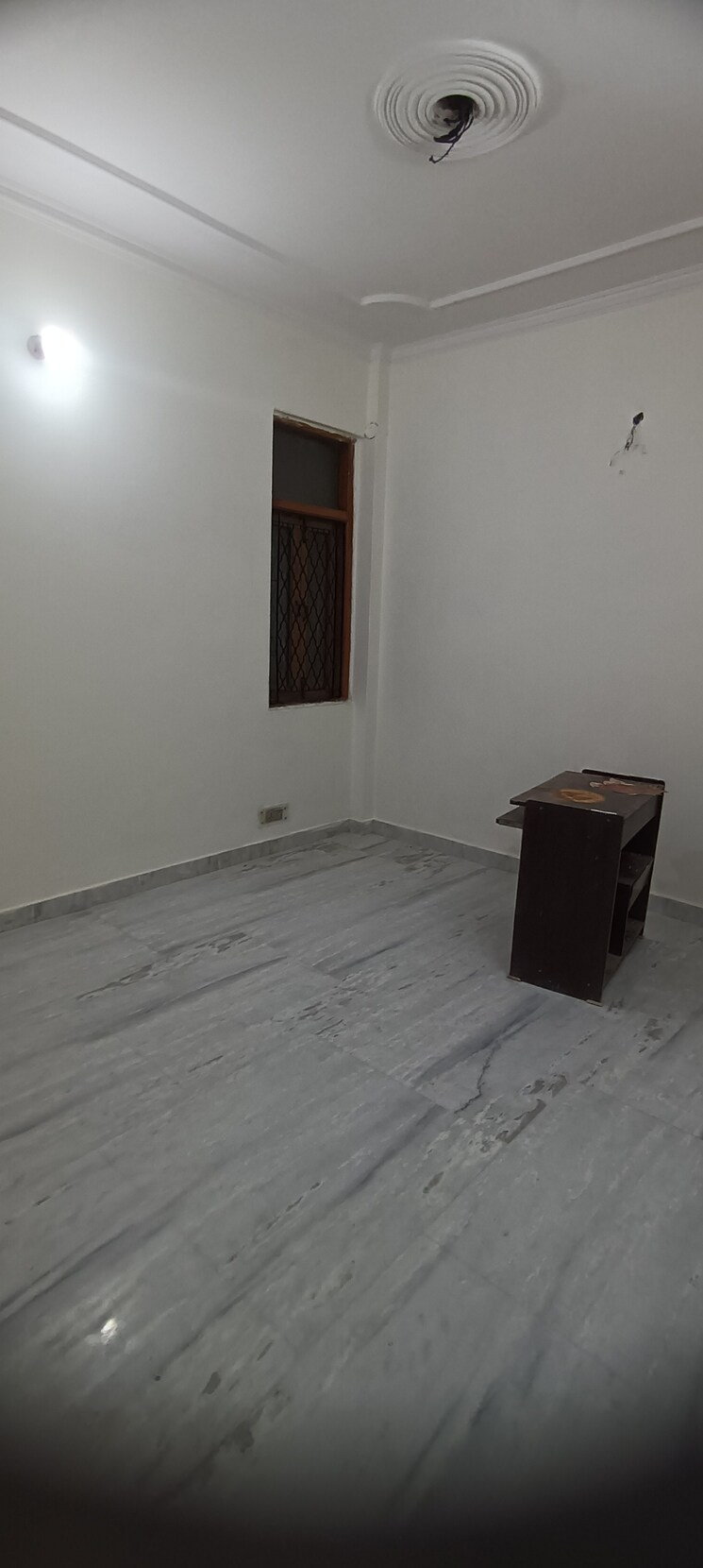 Room, ashok nagar 2.5 Bedroom 900 Sq.Ft. Builder Floor In Ashok Nagar Delhi 9087341