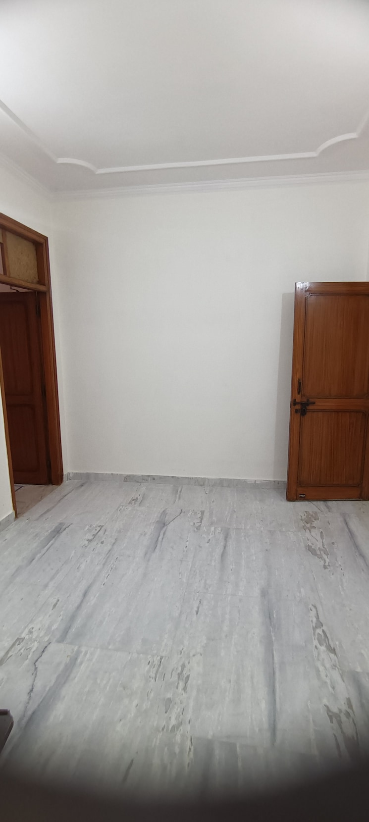 Room, ashok nagar 2.5 Bedroom 900 Sq.Ft. Builder Floor In Ashok Nagar Delhi 9087341