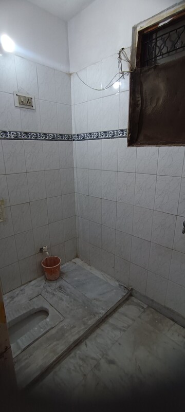 Bathroom in 2.5 BHK Builder Floor at Ashok Nagar – for Rent