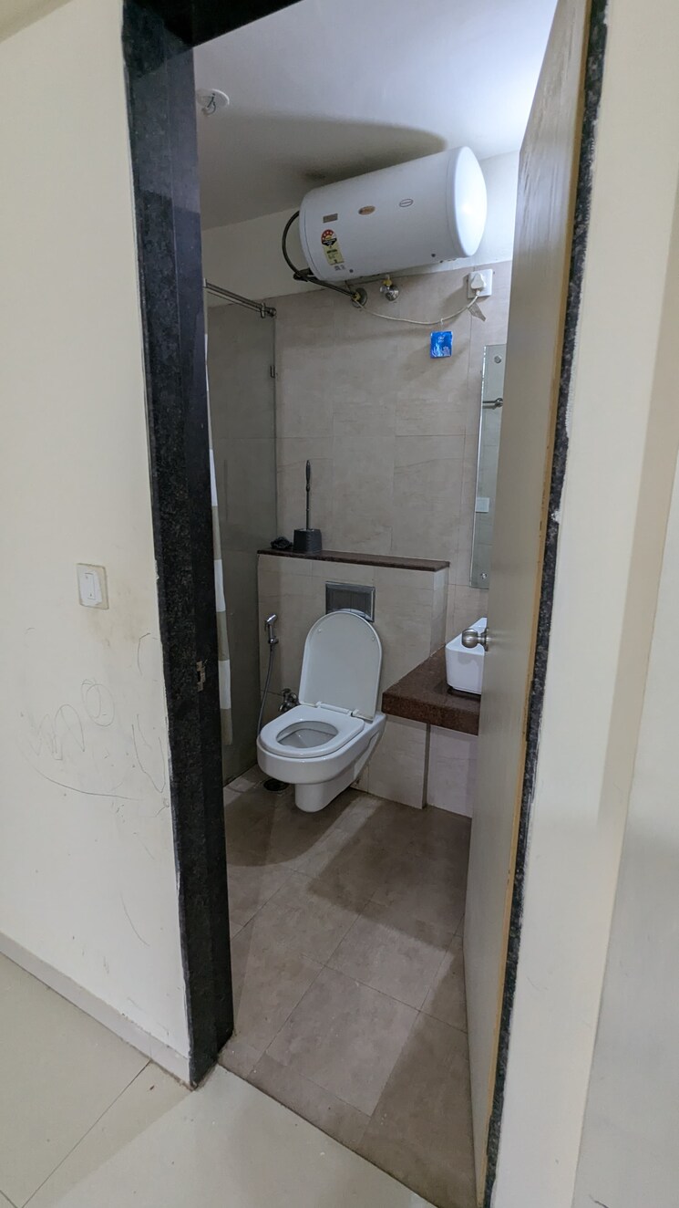 Bathroom, godrej-central 2 Bedroom 737 Sq.Ft. Apartment In Chembur Mumbai 9087346