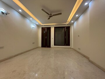 Room in 3 BHK Builder Floor at Chattarpur – for Rent