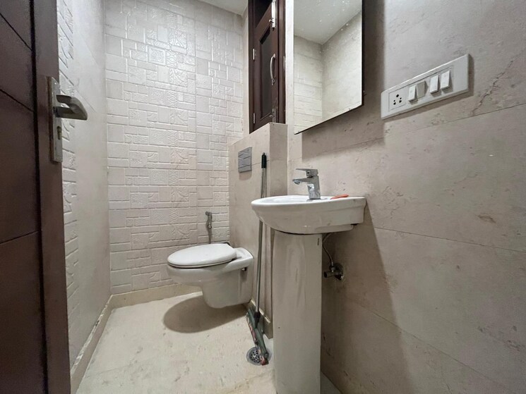 Bathroom, chattarpur 3 Bedroom 1800 Sq.Ft. Builder Floor In Chattarpur Delhi 9087349