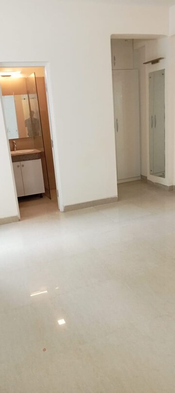 Room in 3 BHK Apartment at Emaar Emerald Estate, Sector 65 – for Rent