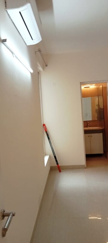 Furnished Amenities in 3 BHK Apartment at Emaar Emerald Estate, Sector 65 – for Rent